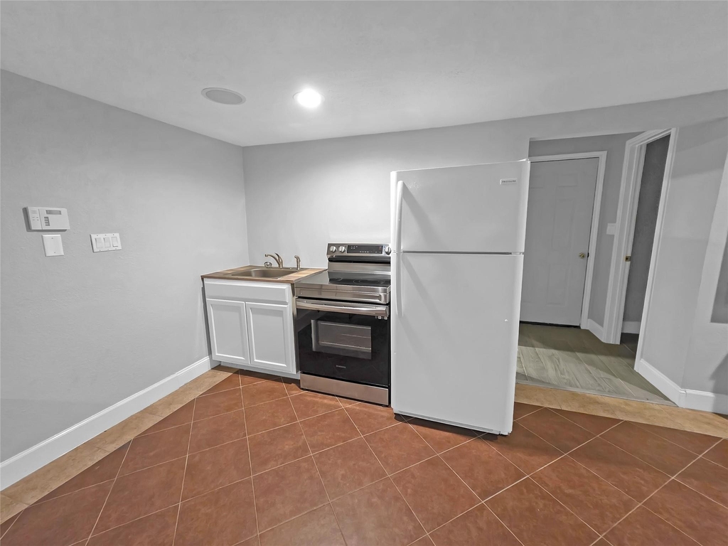 7013 Hemlock Street - Photo 0