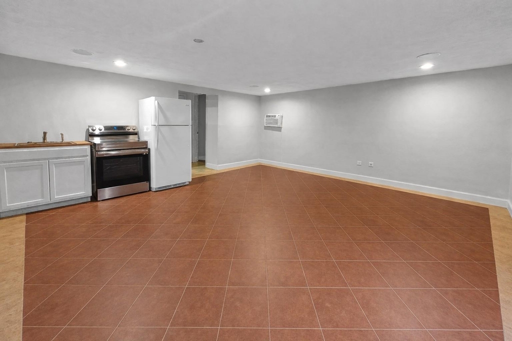 7013 Hemlock Street - Photo 1
