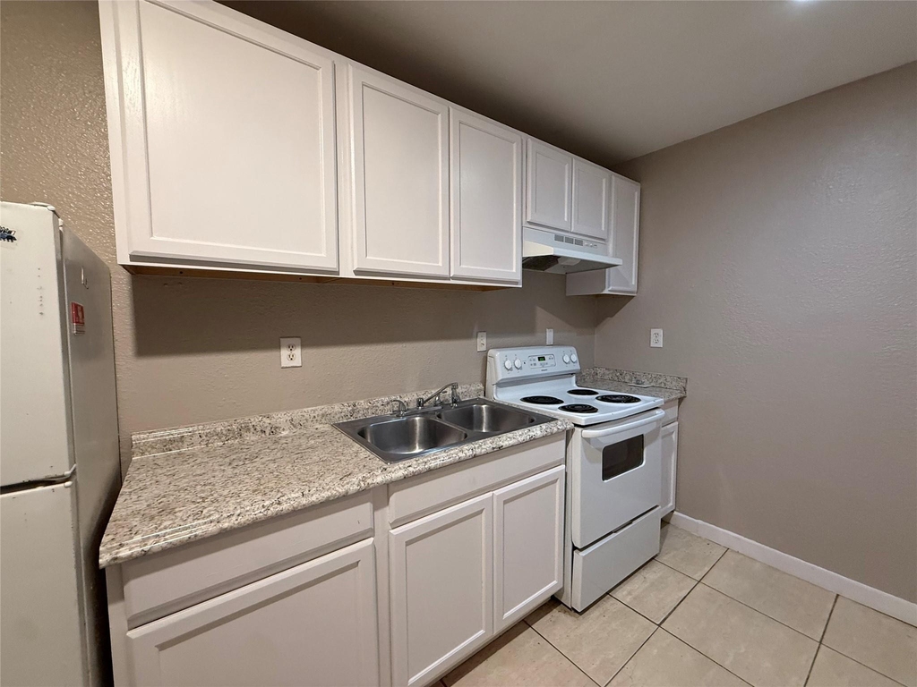 7312 Navigation Boulevard - Photo 5