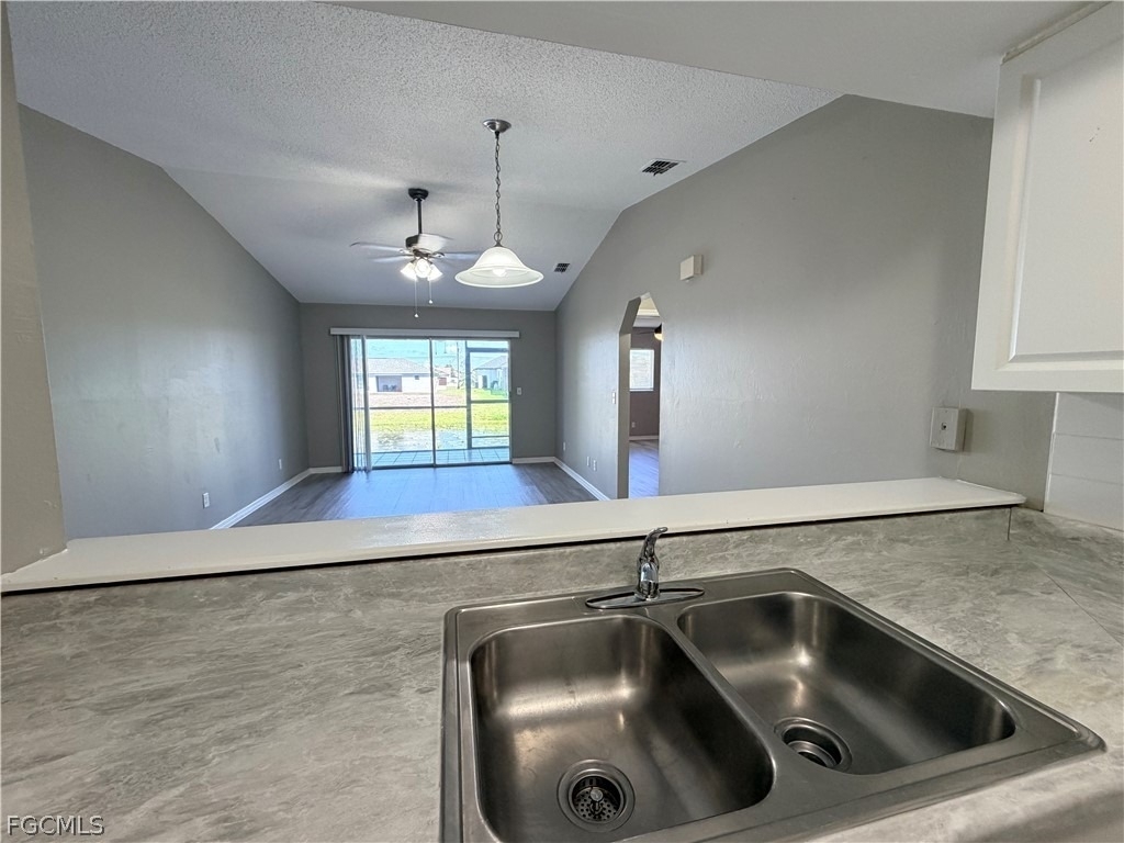 823 Gleason Parkway - Photo 6