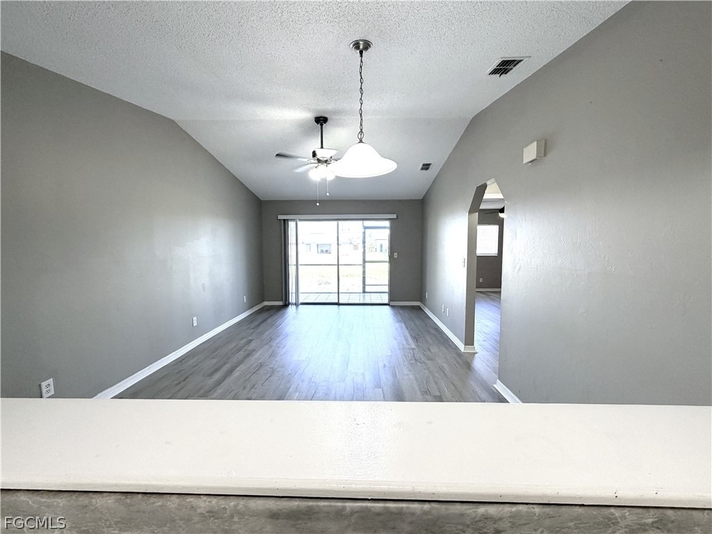 823 Gleason Parkway - Photo 7