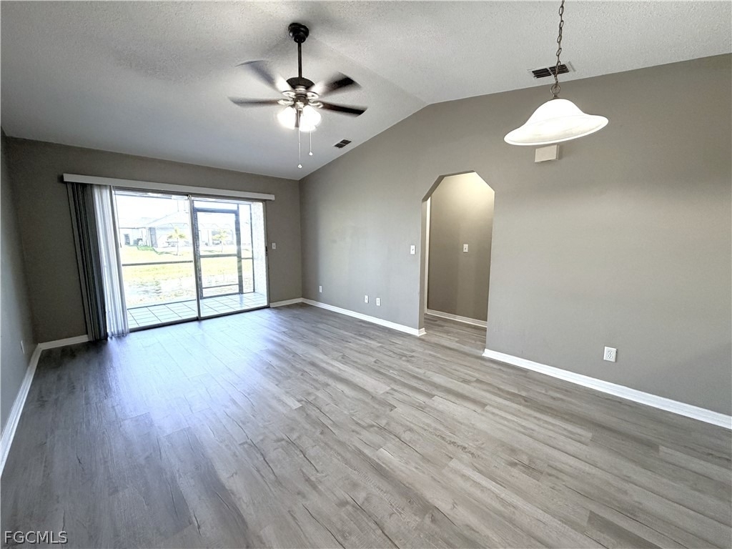 823 Gleason Parkway - Photo 11