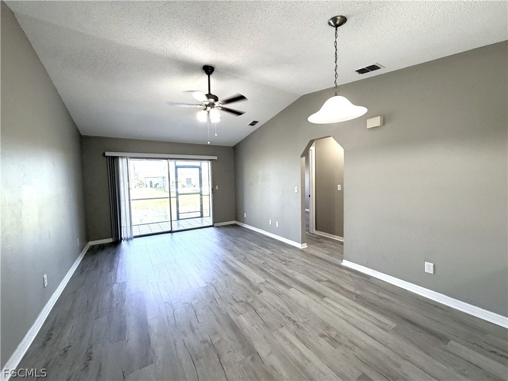 823 Gleason Parkway - Photo 8