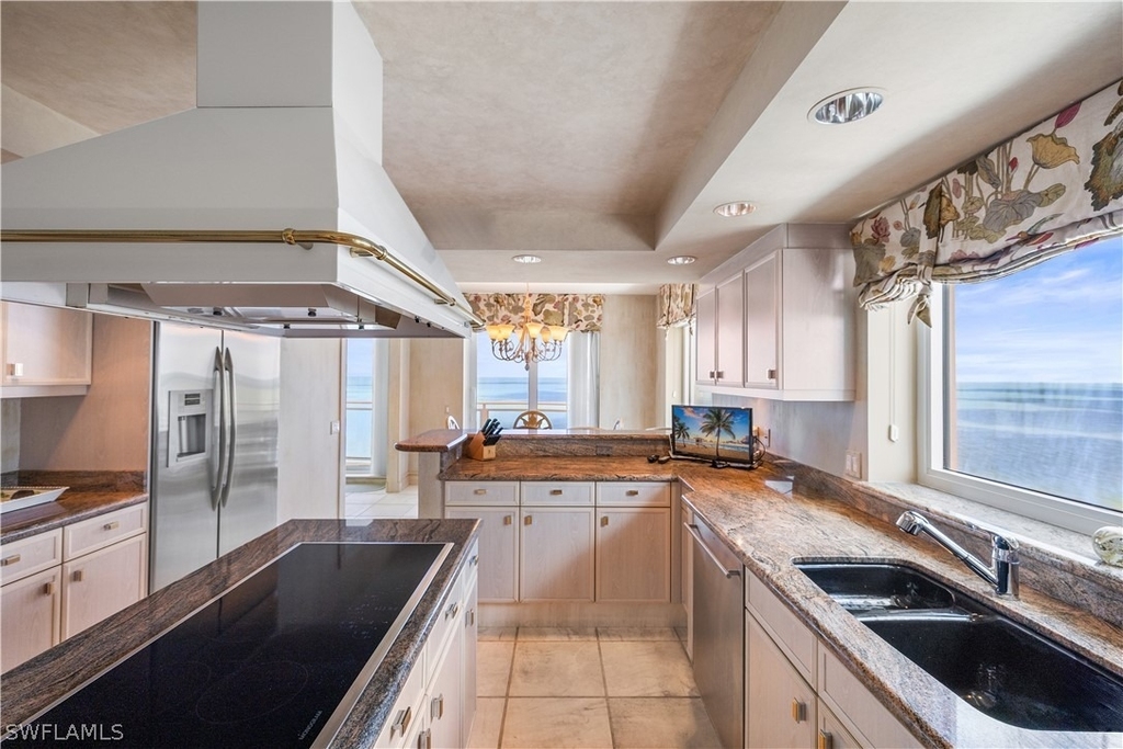8231 Bay Colony Drive - Photo 14