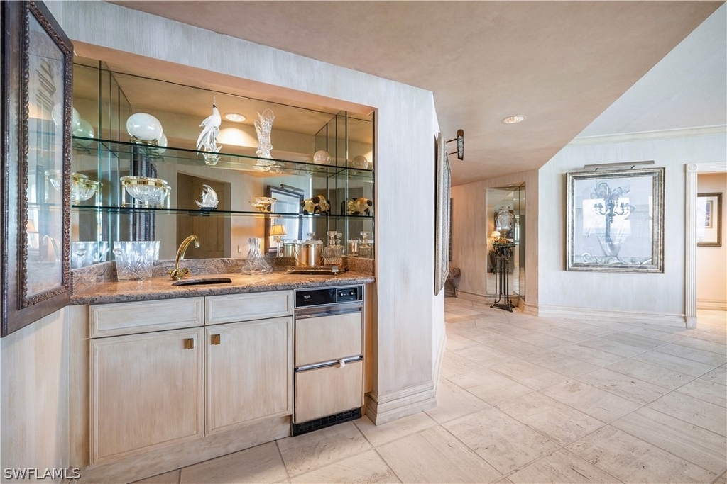 8231 Bay Colony Drive - Photo 15