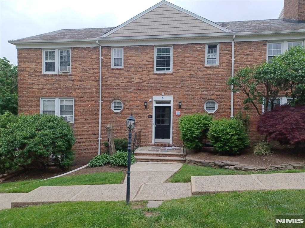 190 Millburn - Photo 0