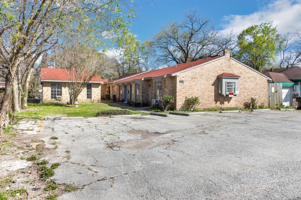 6815 Beachwood Street - Photo 2