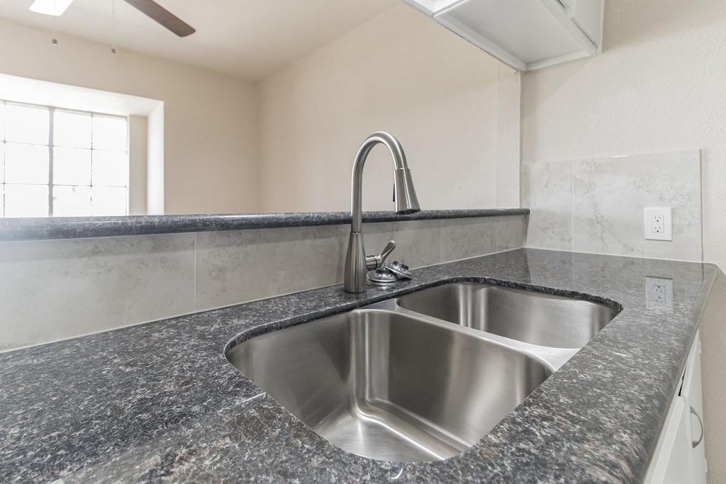 6815 Beachwood Street - Photo 11
