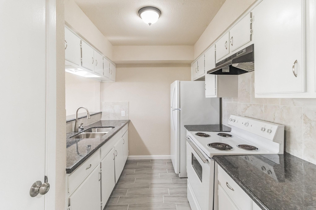 6815 Beachwood Street - Photo 9