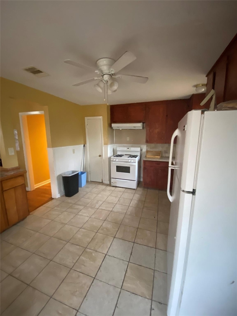 2504 Pennington Street - Photo 1