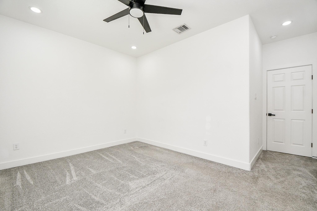 9734 Pelsey Street - Photo 11