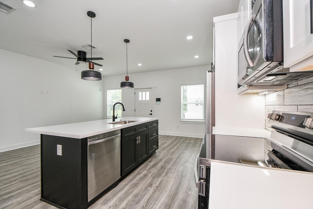 9734 Pelsey Street - Photo 10