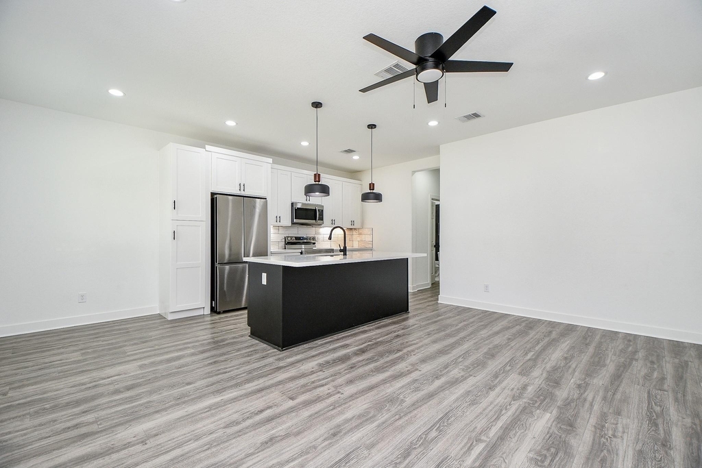 9734 Pelsey Street - Photo 2