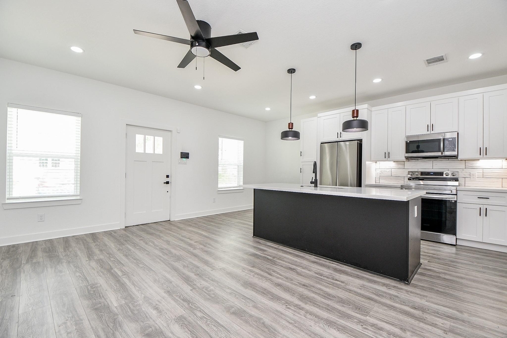9734 Pelsey Street - Photo 3