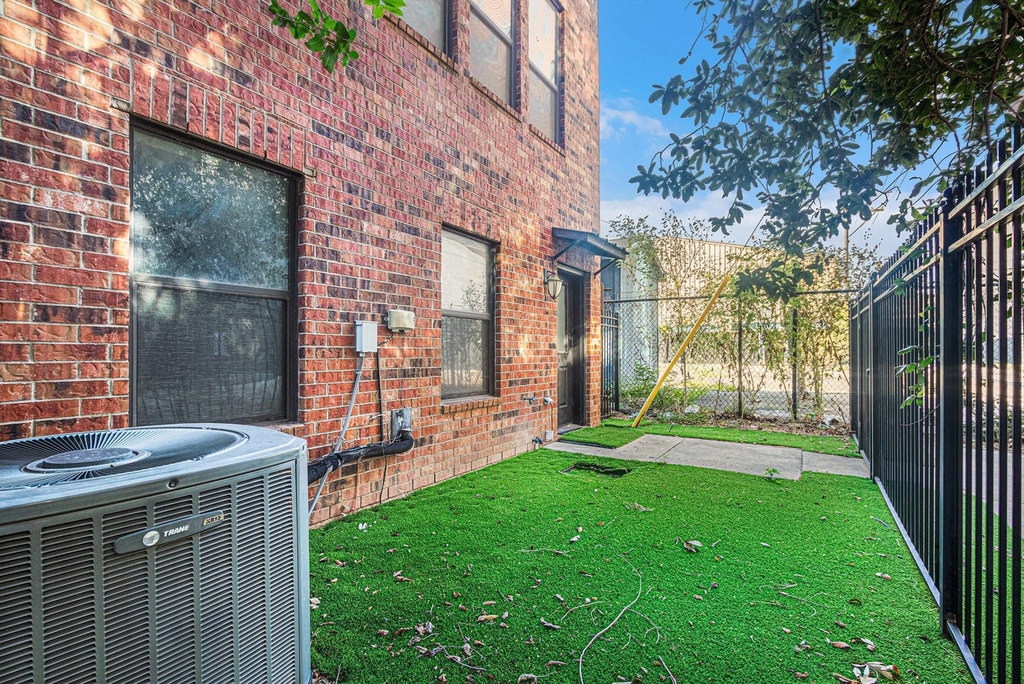 2422 Navigation Boulevard - Photo 14