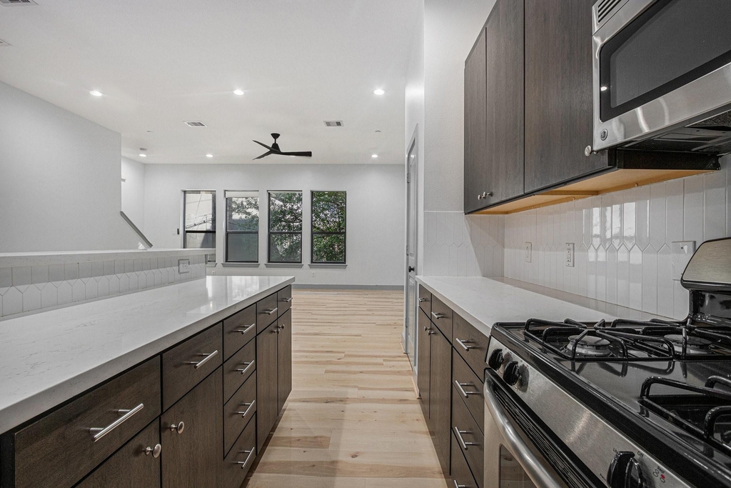 2422 Navigation Boulevard - Photo 4