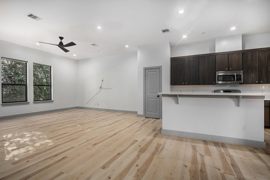 2422 Navigation Boulevard - Photo 2