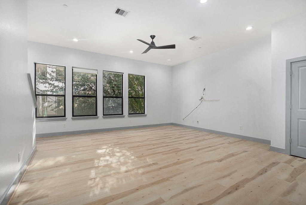 2422 Navigation Boulevard - Photo 7