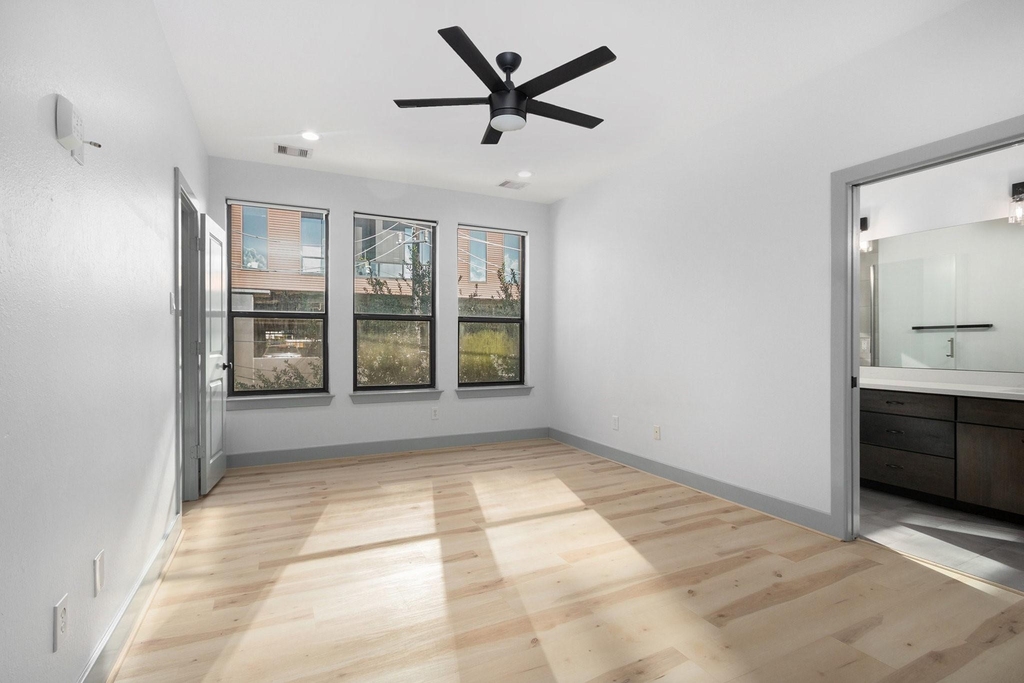 2422 Navigation Boulevard - Photo 8