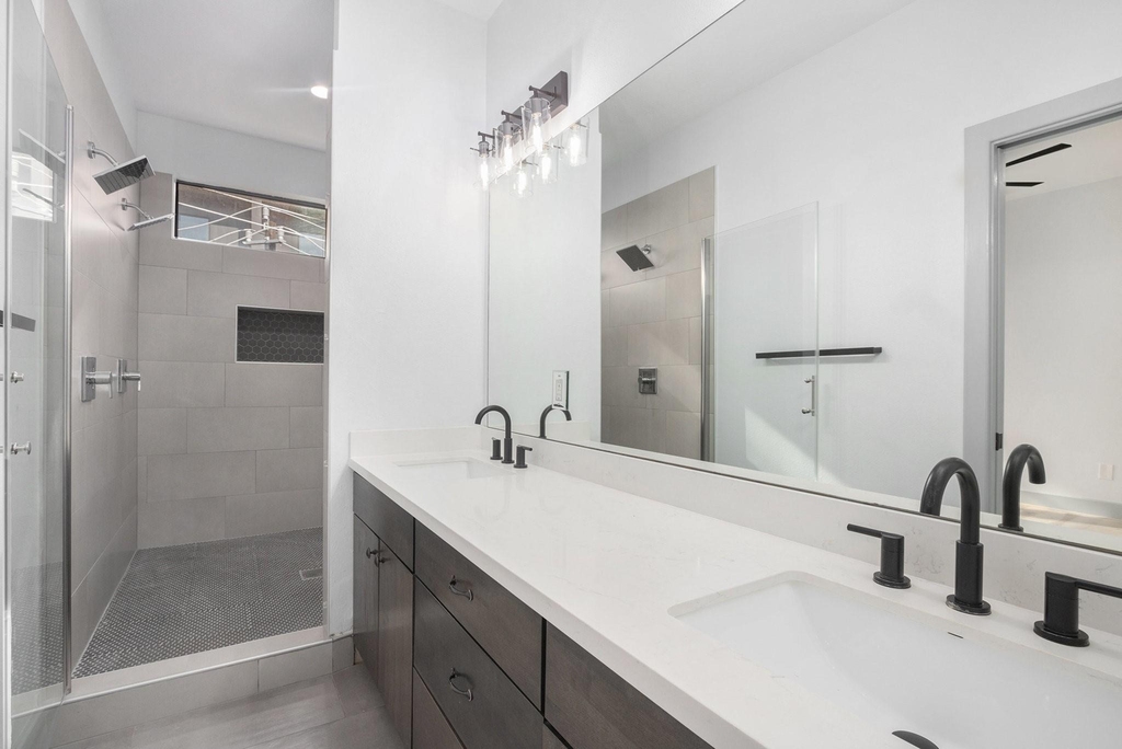 2422 Navigation Boulevard - Photo 9