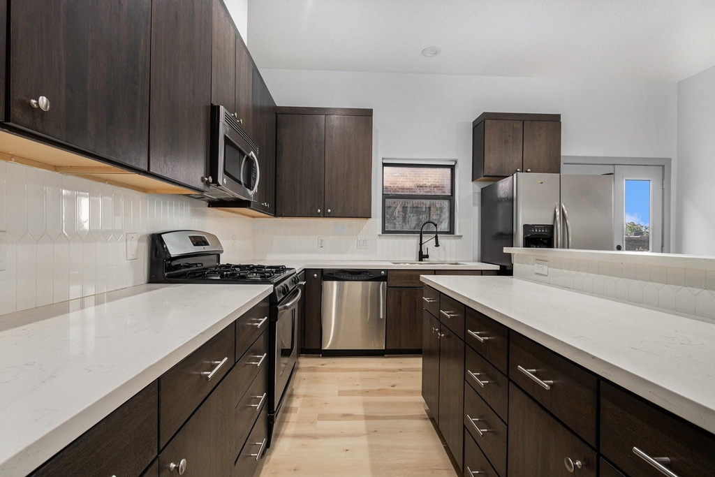 2422 Navigation Boulevard - Photo 5