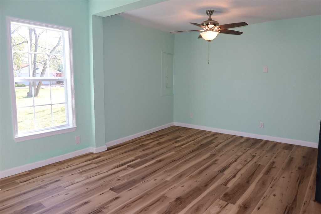 5122 Avenue L - Photo 4