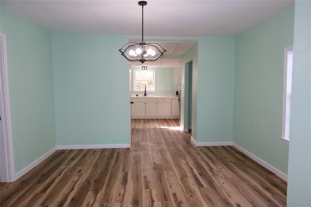 5122 Avenue L - Photo 2