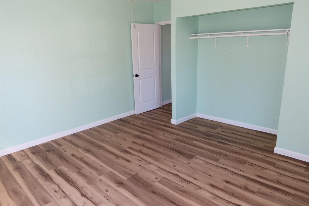 5122 Avenue L - Photo 6