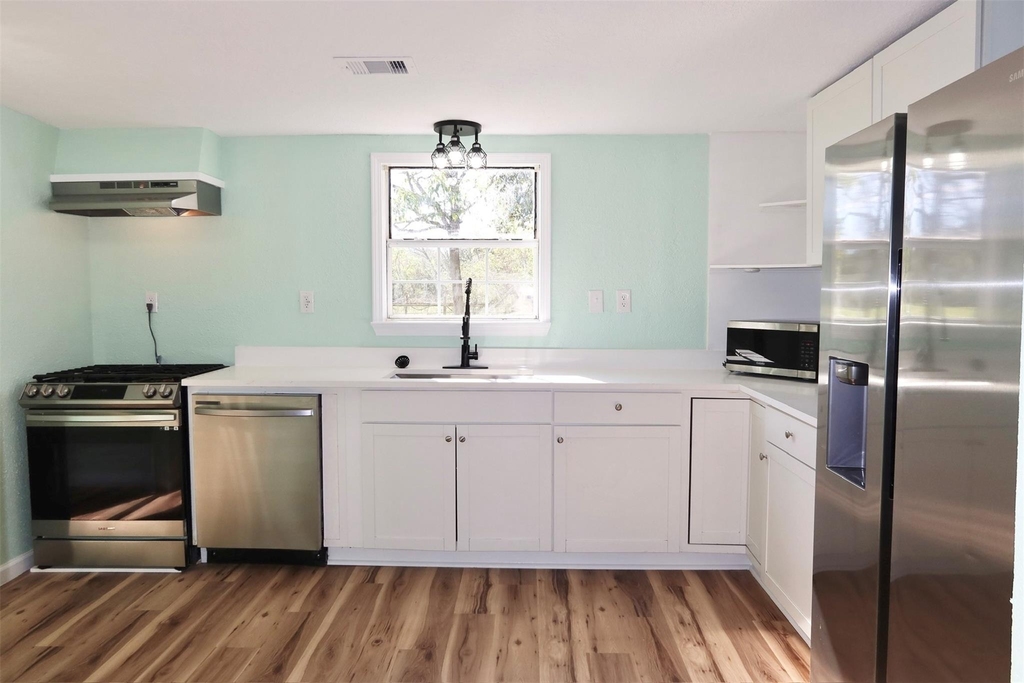 5122 Avenue L - Photo 3