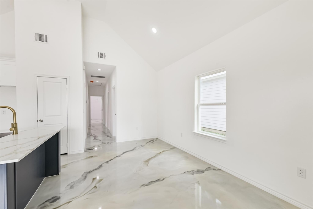 16922 W Forrestal - Photo 4