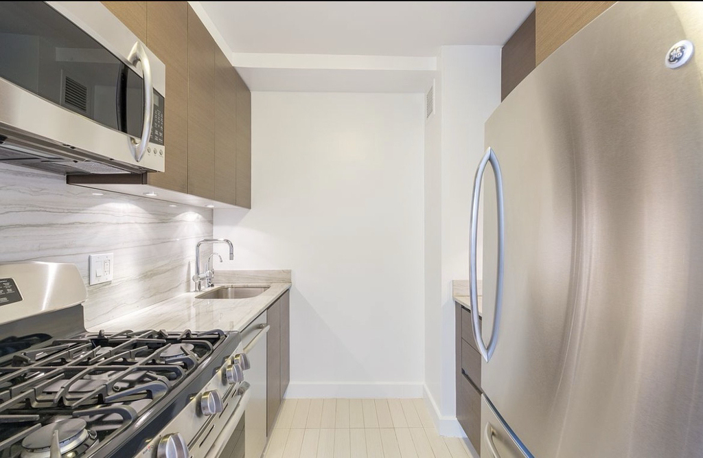 West 48th Street - Photo 1