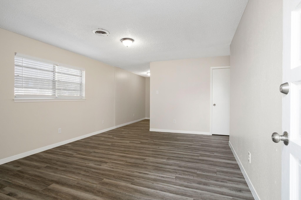 118 Johnson Street - Photo 2