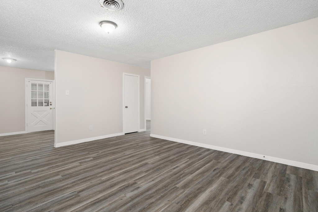 118 Johnson Street - Photo 8