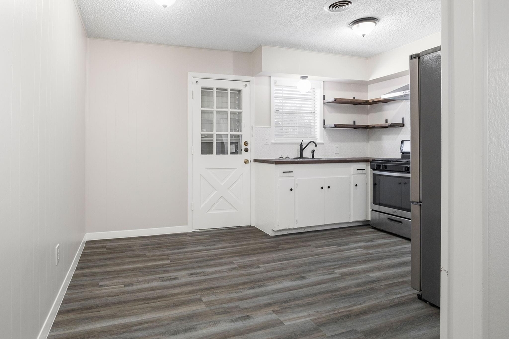 118 Johnson Street - Photo 7