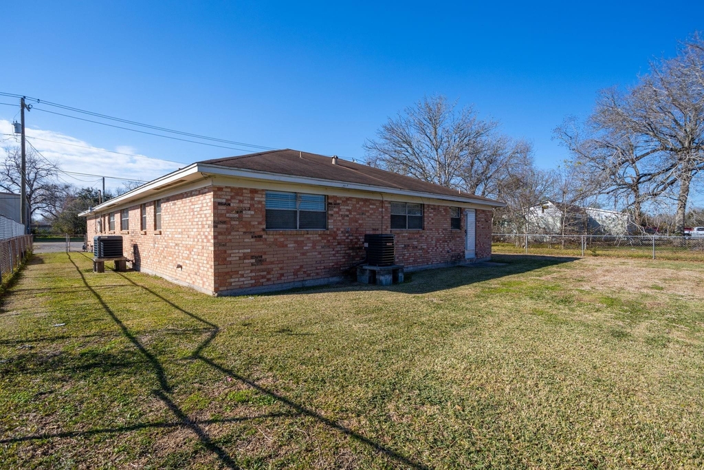 118 Johnson Street - Photo 16