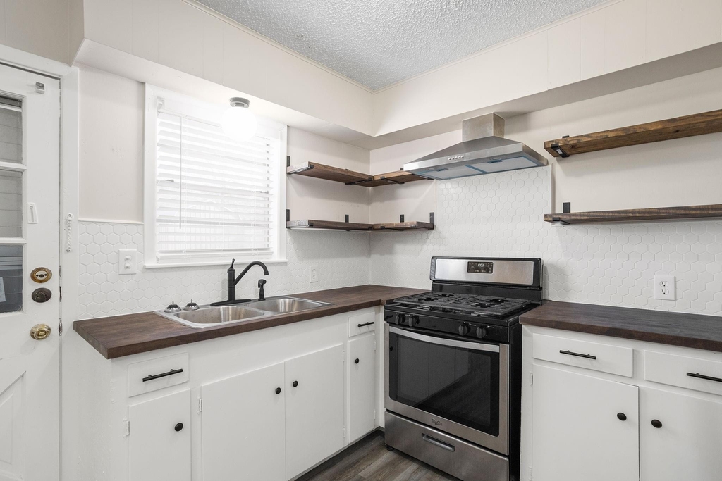 118 Johnson Street - Photo 5