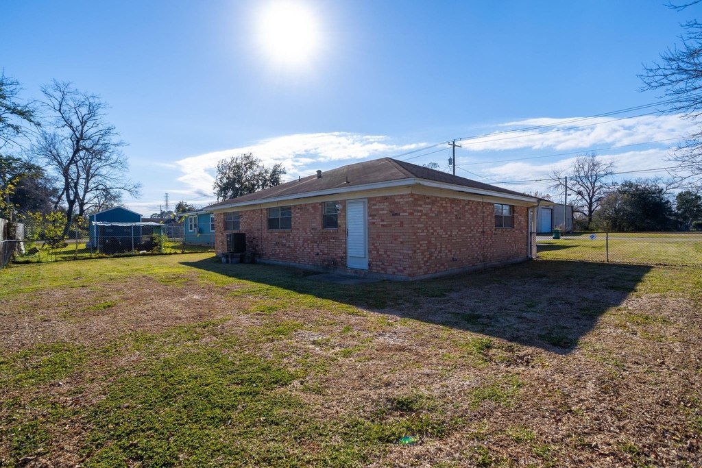 118 Johnson Street - Photo 15