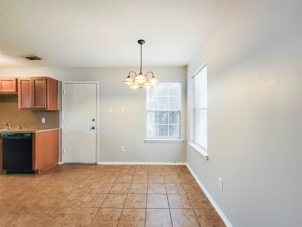 7206 Cool Springs Court - Photo 4