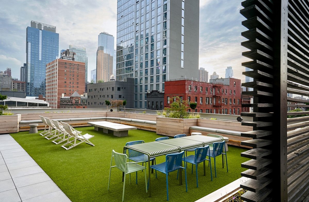 West 47th Street - Photo 16