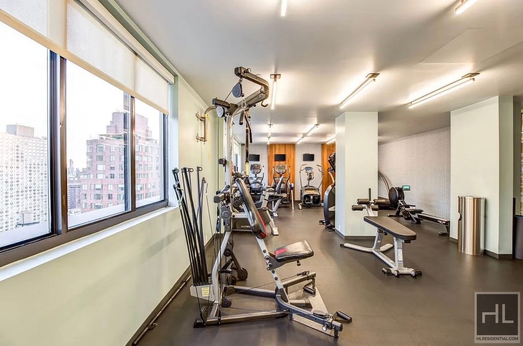 East 91st Street - Photo 9