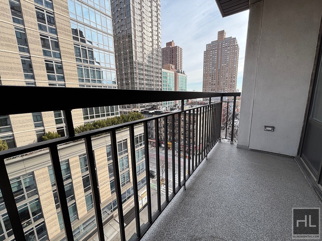 East 91st Street - Photo 7