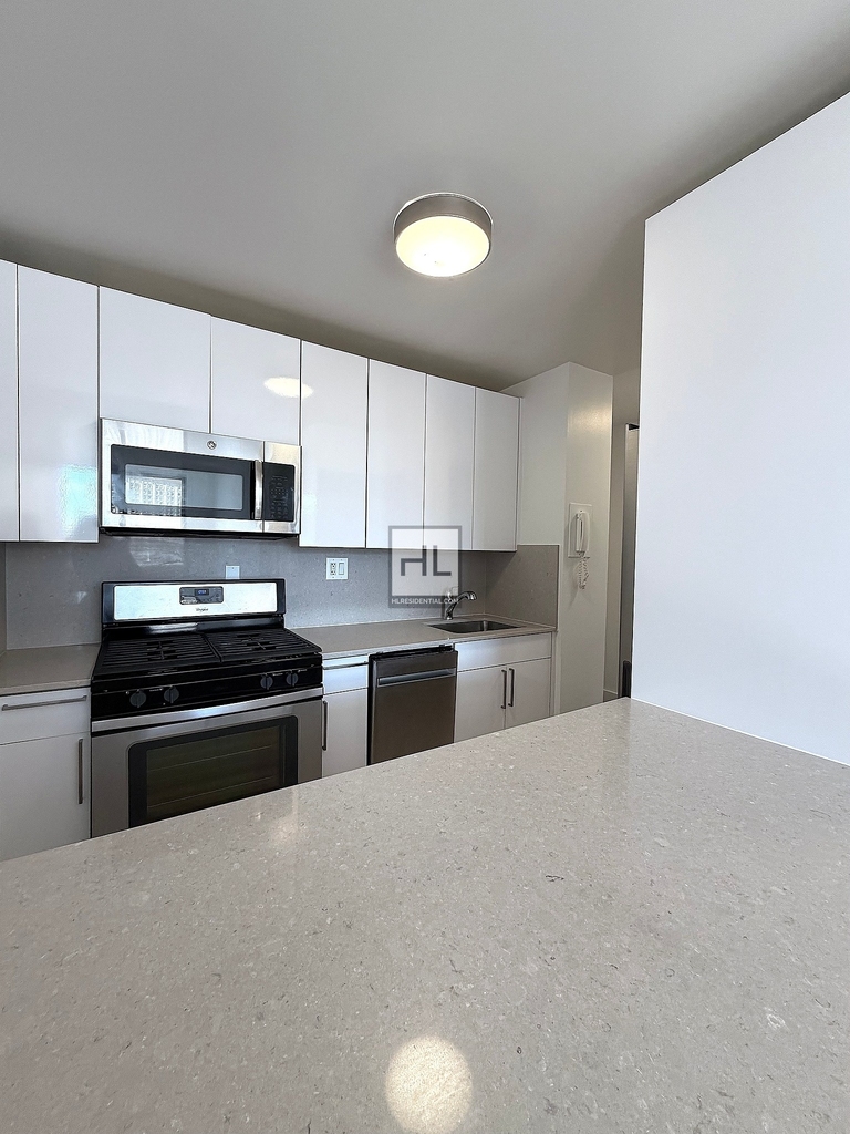 Second Avenue - Photo 1