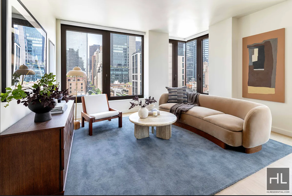 East 50 Street - Photo 5