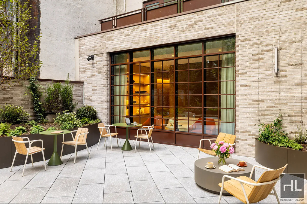 East 50 Street - Photo 12