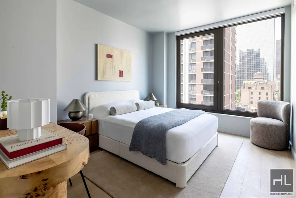 East 50 Street - Photo 9
