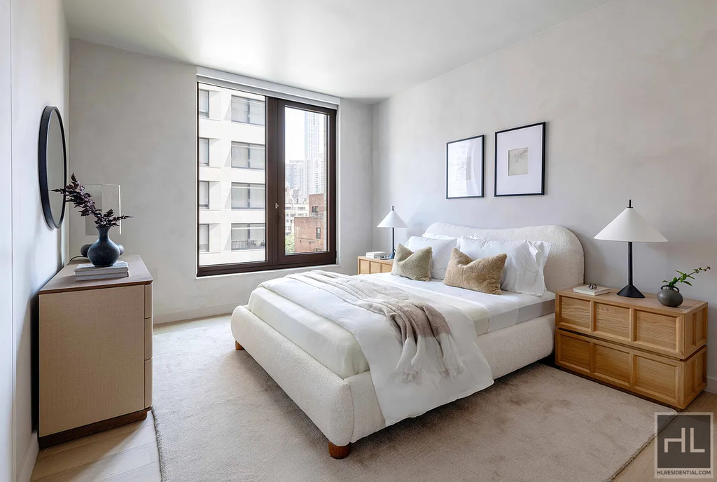 East 50 Street - Photo 4