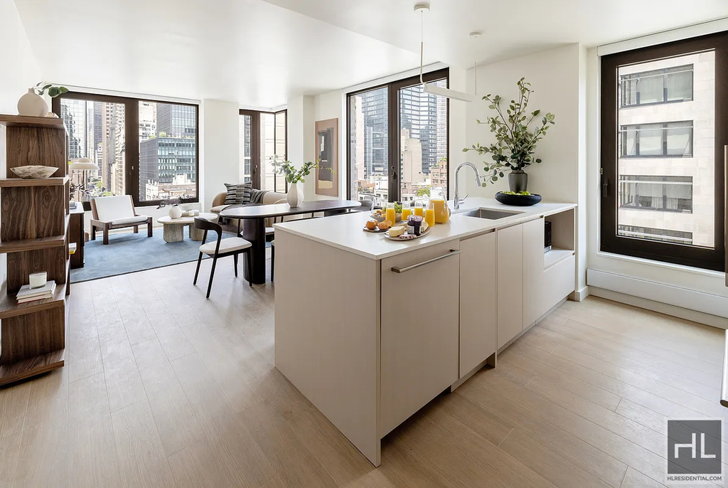 East 50 Street - Photo 9
