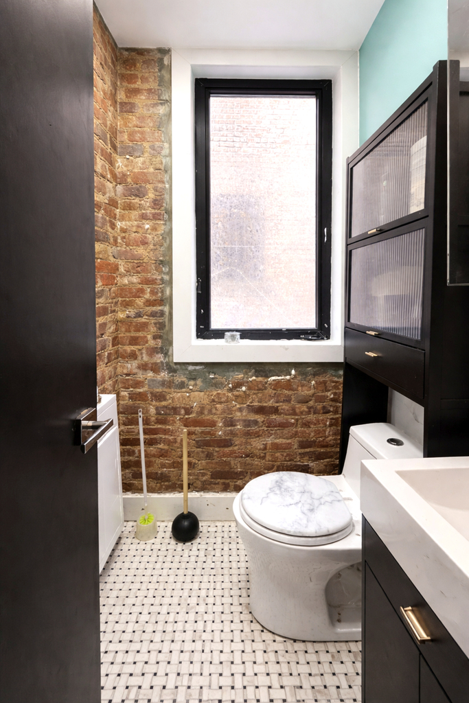 1066 Putnam Avenue - Photo 4