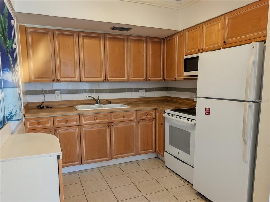11620 Park Boulevard - Photo 4