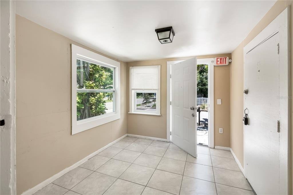 418 E Amelia Avenue - Photo 1